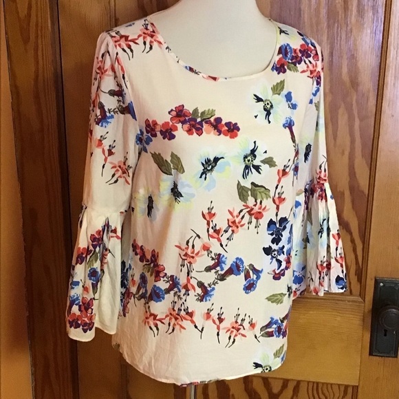 3 for 20 $ bundle Jane & Delancey Bright Floral Bell Sleeve Blouse - Picture 6 of 16